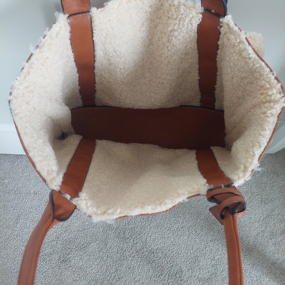 Sole Society Tote w/ wristlet - Picture 4 of 4